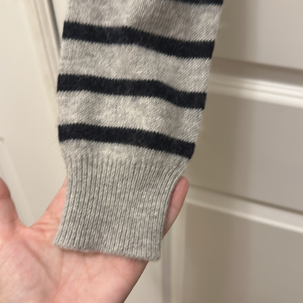 NWT Olivaceous Crop Sweater - Medium - Picture 4 of 5